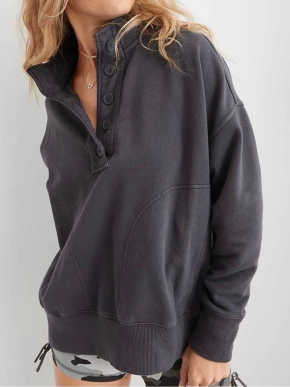 Aerie Henley Pullover Sweatshirt M Gray Black Soft Knit Long Sleeve EUC